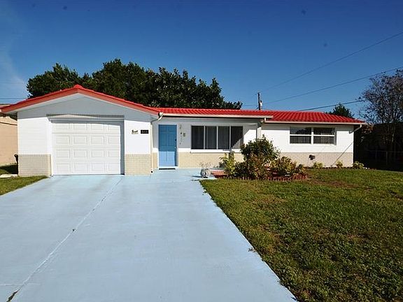OVERSIZED DRIVEWAY / FULL SIZE WASHER & DRYER IN GARAGE