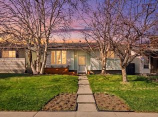 20 S Dovely Way SE, Calgary, AB T2B 2K8