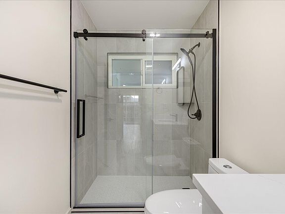 5th image of 215 W Olive Ave #2B-1Ba-800Sqft
