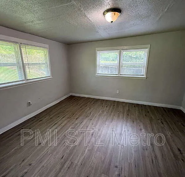 6170 Emerald Ave — Photo 6