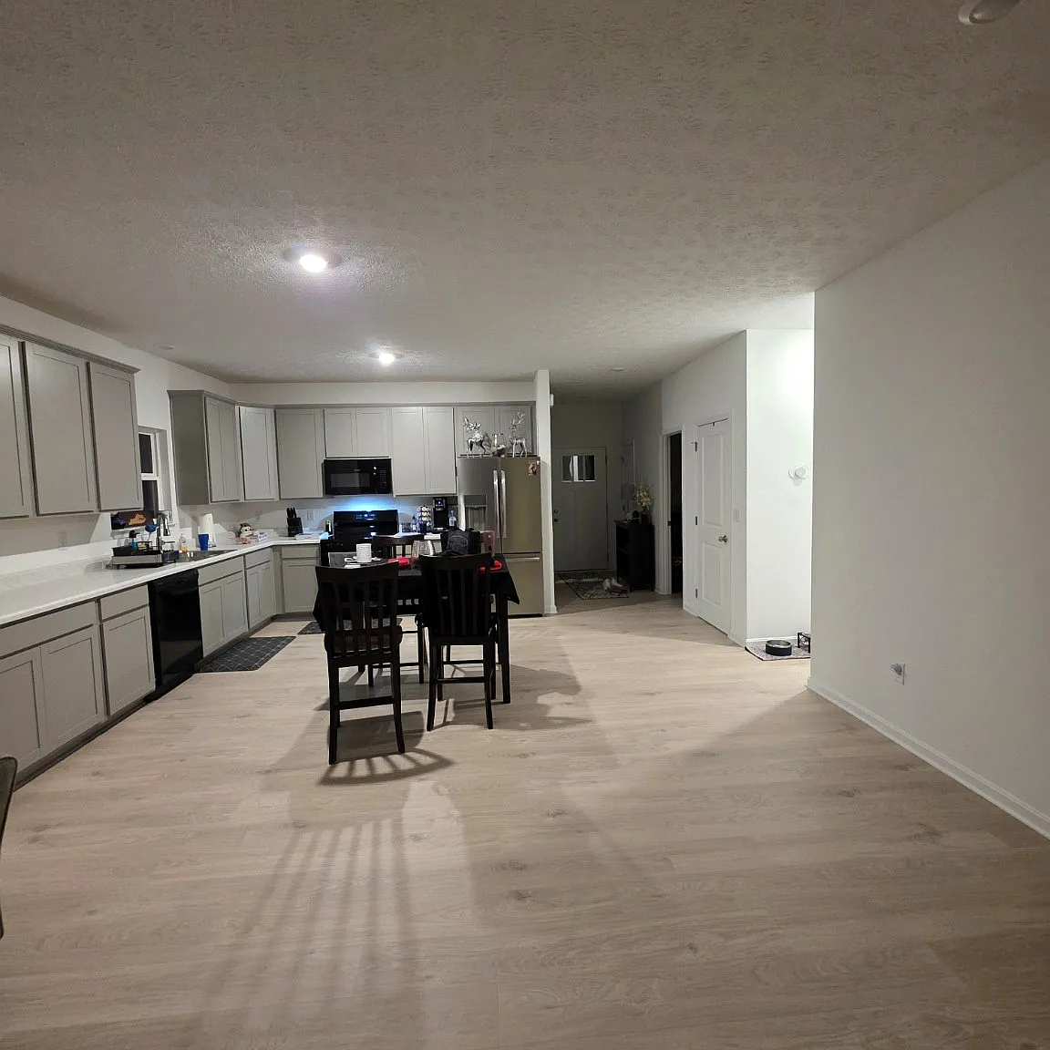 3 bed, 1628 sqft, $2,255 — Photo 3