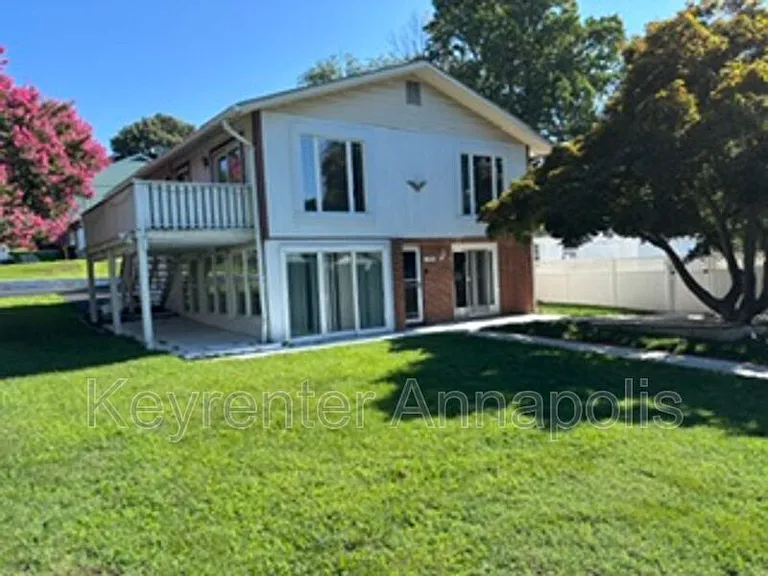 1185 Bayview Vis — Photo 1