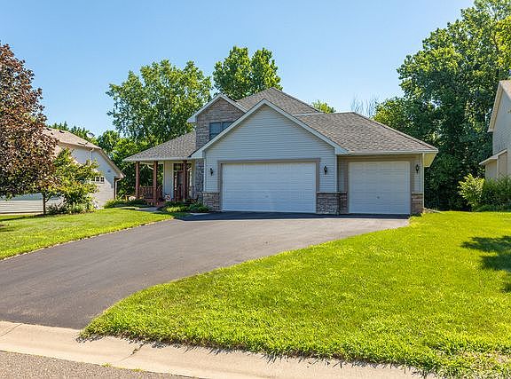 3rd image of 2590 Knollwood Ct N