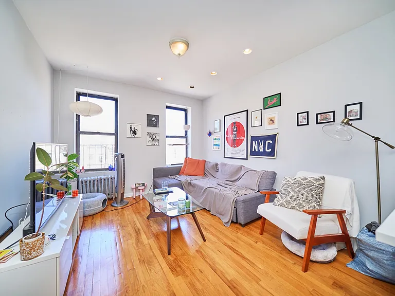 796 9th Ave #18 — Photo 4