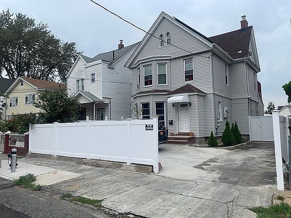 2nd image of 9721 121st St