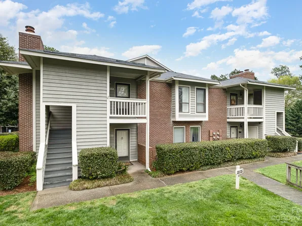 8015 Greenside Ct, Charlotte, NC 28277