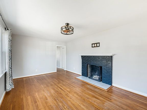 3rd image of 712 Sherman Dr