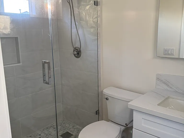 825 Bilton Way #B — Photo 31