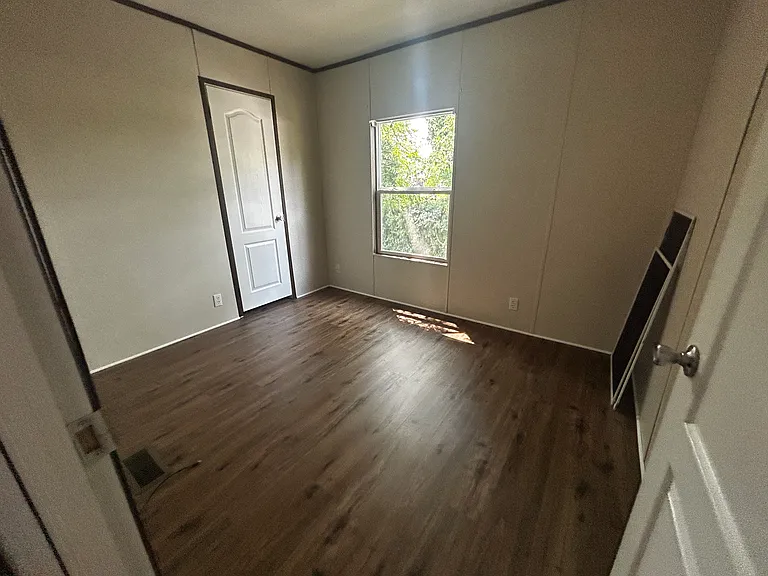 200 Ruby St — Photo 11