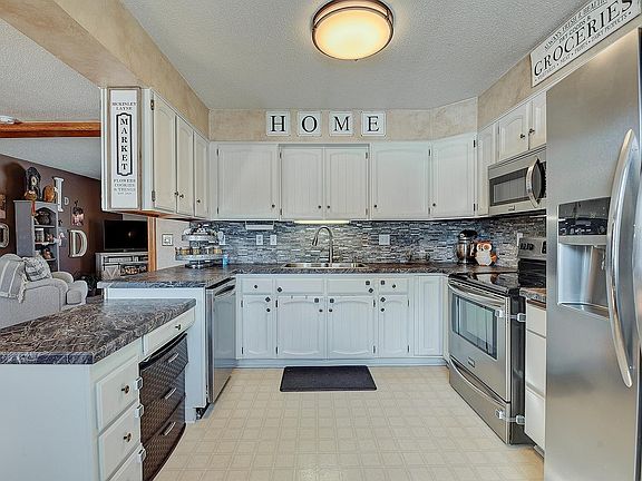 4th image of 17 Orchard Ln