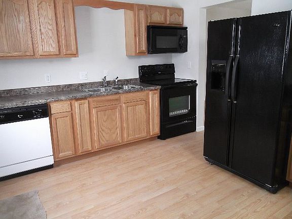 3rd image of 528 Russell Ave