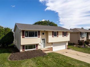 2644 Nottingham Dr, Parma, OH