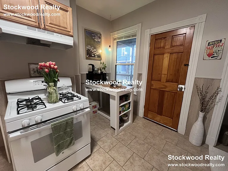274 E Cottage St #1 — Photo 12