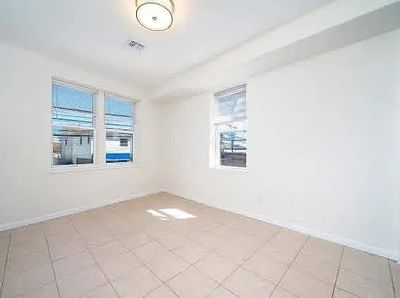 2 bed, 1.0 bath, $2,350 — Photo 2