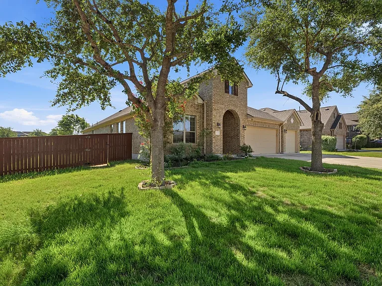 2508 Hilltop Divide Ln — Photo 3