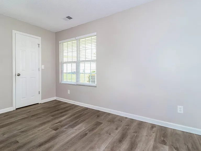 1015 Amelia Grove Ln — Photo 11