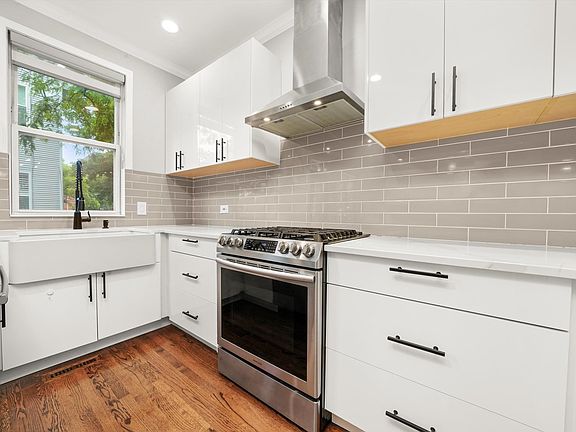 4th image of 2903 N Wolcott Ave Unit C