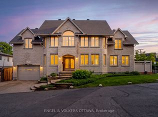 249 Atlantis Ave, Ottawa, ON K2A 1X9