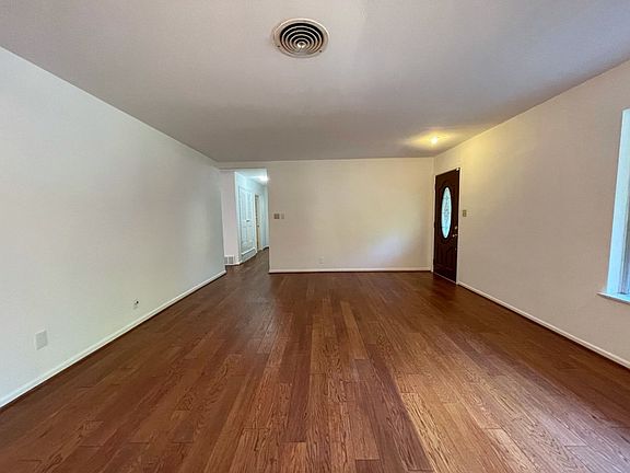 3rd image of 3209 Spanish Oak Dr