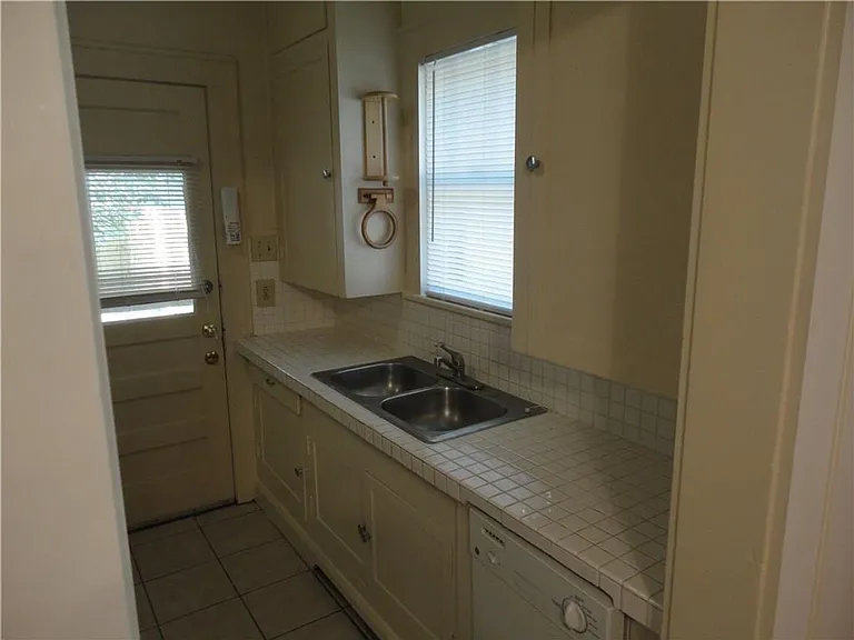 707 1/2 Graham Pl — Photo 10
