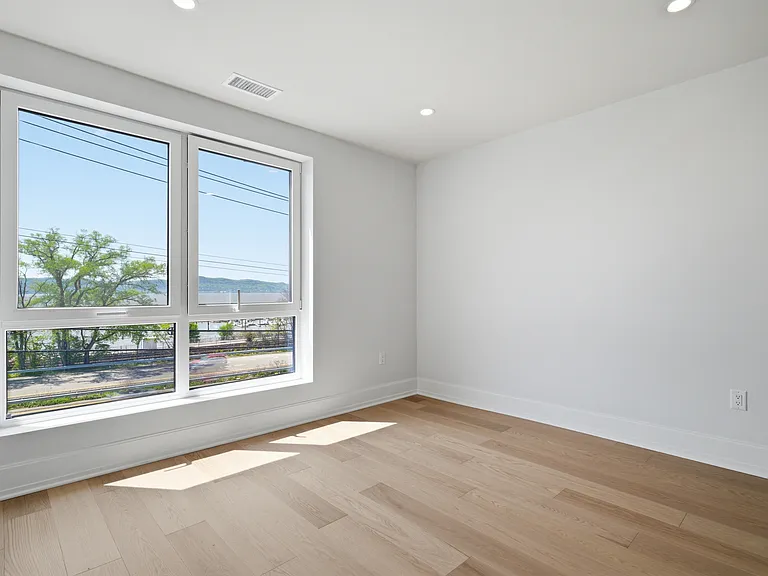 25 S Riverside Ave #208 — Photo 12
