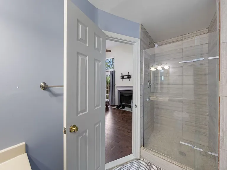 1337 Templeton Pl — Photo 10
