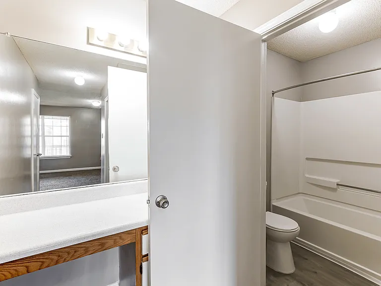 The Waverly Apartments — Photo 43