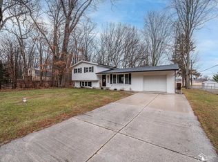 11778 Douglas Rd, Temperance, MI 48182