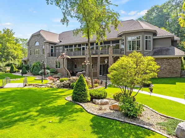 W206S7620 Trail COURT, Muskego, WI 53150