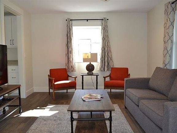 3rd image of 124 N Bryan Ave