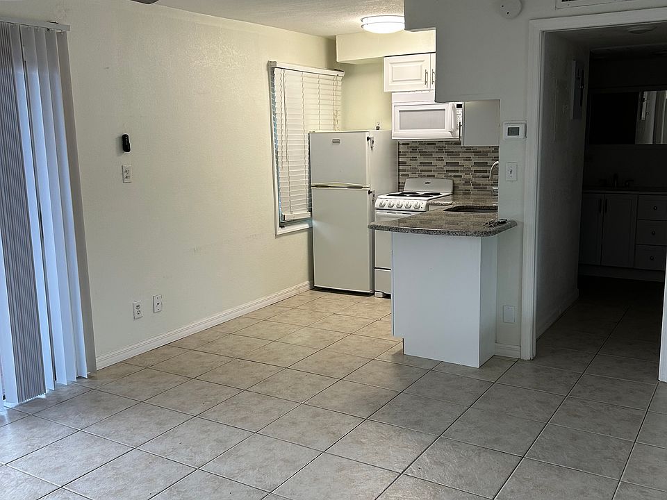 1st image of 224 Georgetown B Dr
