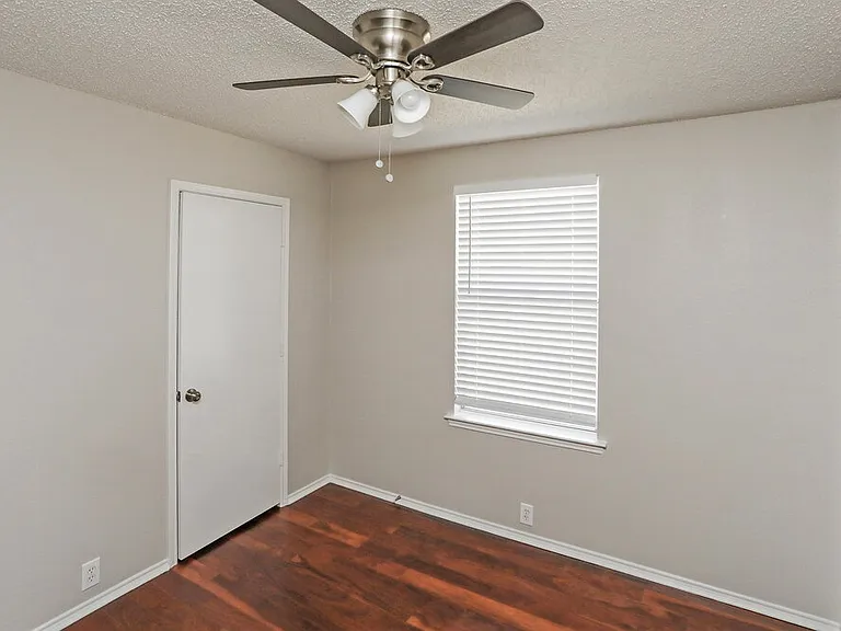 230 Westminster Dr — Photo 9