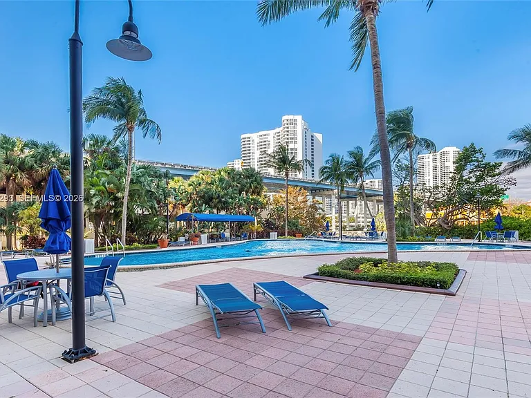 19390 Collins Ave #17 — Photo 42