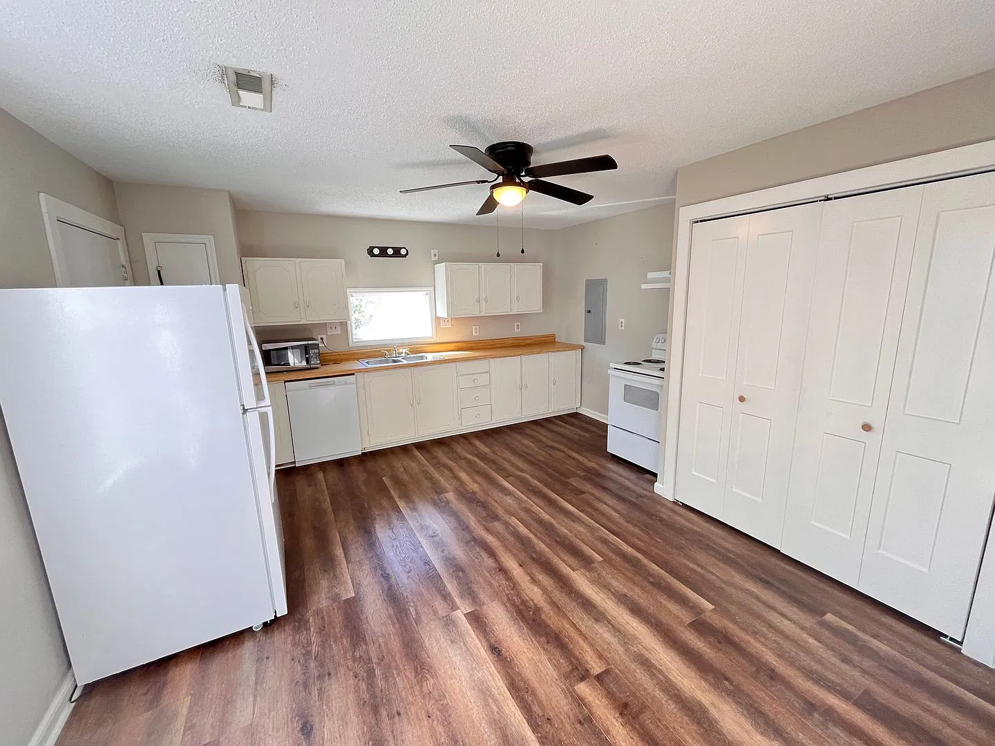 Charming & Peaceful 1-Bed, 1-Bath Home in the Heart of Huntsville! — Photo 4