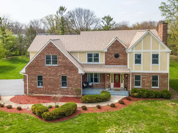 23 Chipping Campden Dr, South Barrington, IL 60010