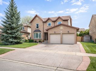 3215 Pinemeadow Dr, Burlington, ON L7M 2N6