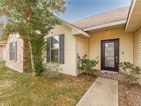 3rd image of 320 Allie Ln