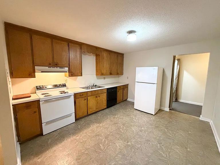 616 Wood St — Photo 5
