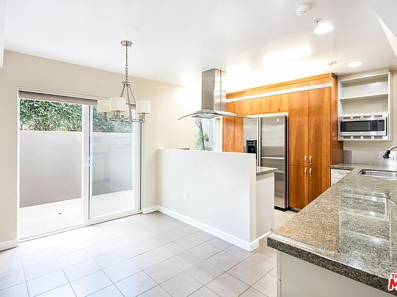 5th image of 938 Lincoln Blvd Unit 4