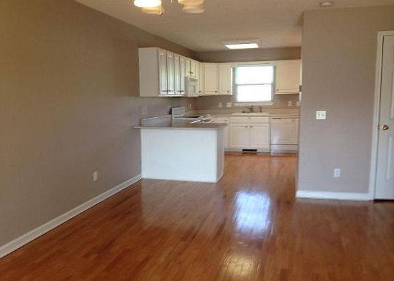 2nd image of 219 Hunter Hills Cir APT 8