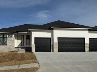 21132 Arlington St, Elkhorn, NE 68022