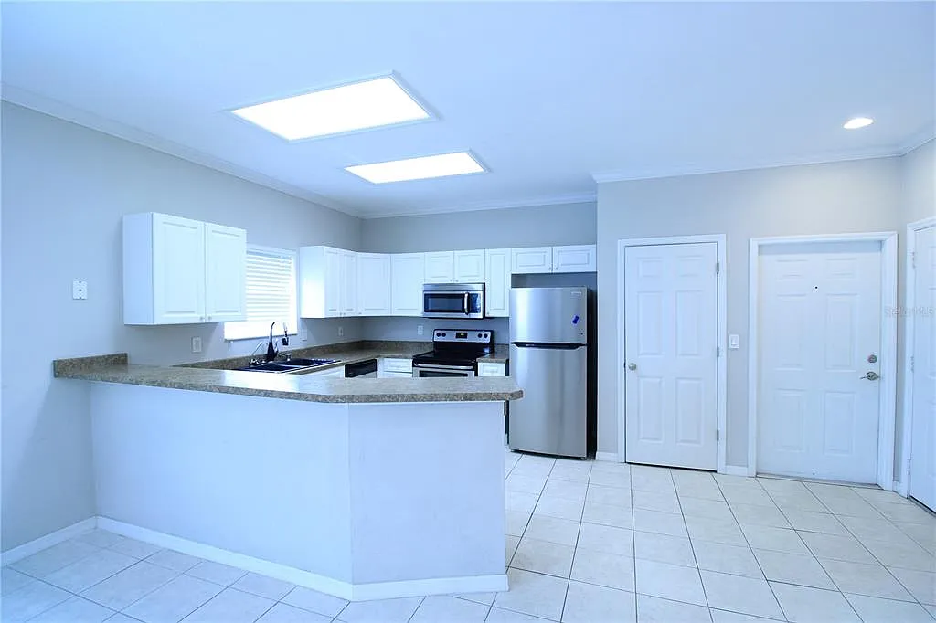3 bed, 2.0 bath, 1352 sqft, $2,150 — Photo 3