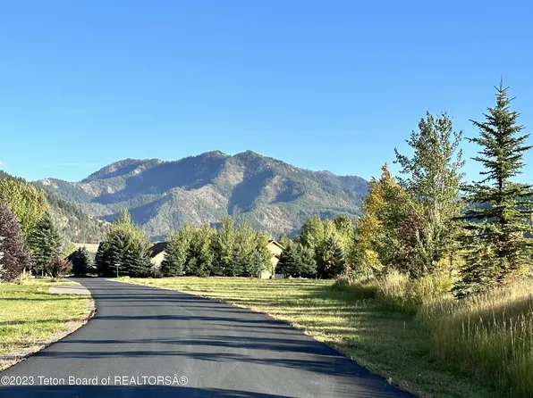 9 Meadow Ridge Rd, Alpine, WY 83128