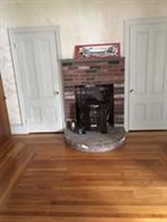2nd image of 473 Bay St Unit 1