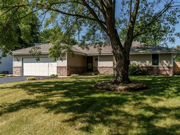 9022 Polaris Dr, Machesney Park, IL 61115