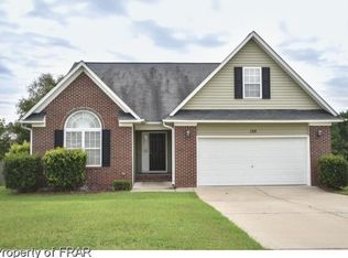 135 Edgecombe Dr, Spring Lake, NC 28390