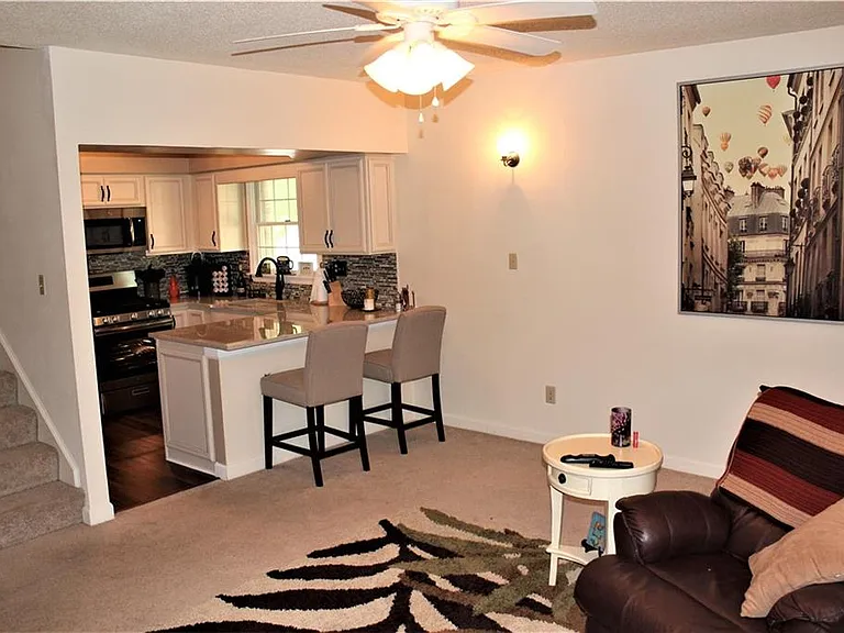 561 Kristy Ct — Photo 3
