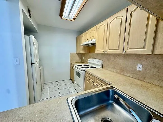 2 bed, 2.0 bath, 760 sqft, $1,700 — Photo 3