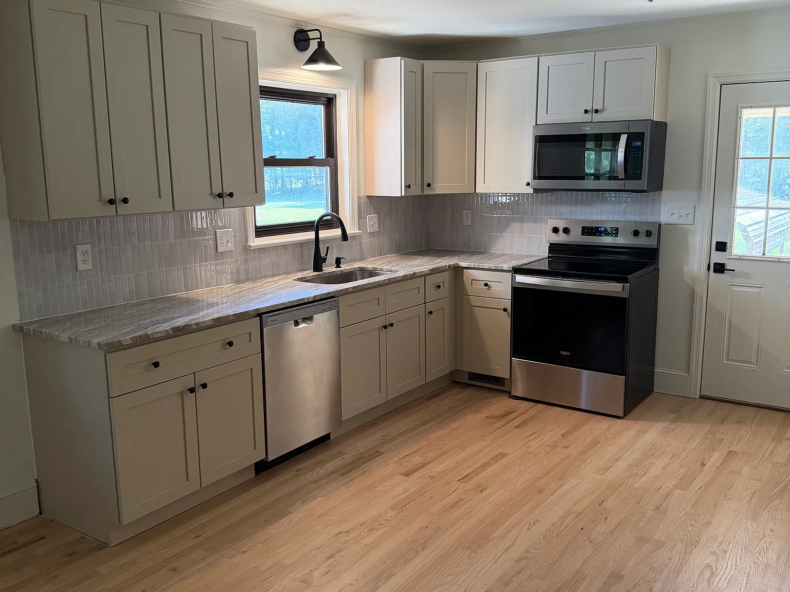3 bed, 1464 sqft, $2,000 — Photo 3
