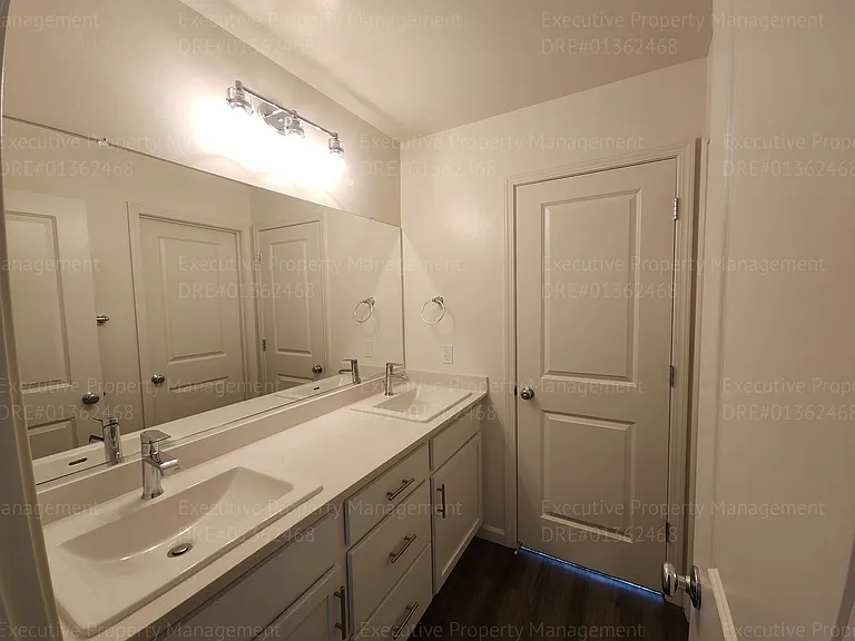 8921 Kemi St — Photo 52